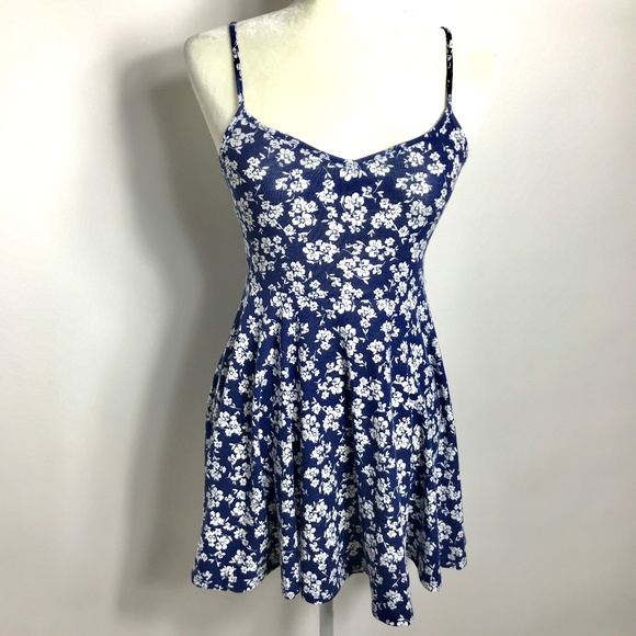 Forever 21 Dresses & Skirts - 3/$30 Forever 21 A-line Floral Dress Size Small
